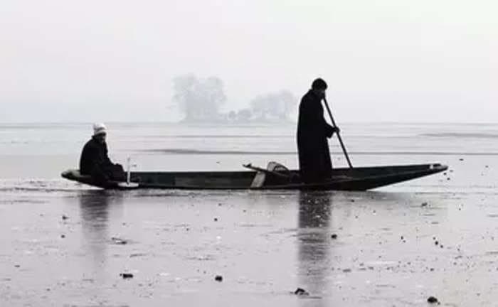 Srinagar freezes at minus 4.8, season's lowest so far