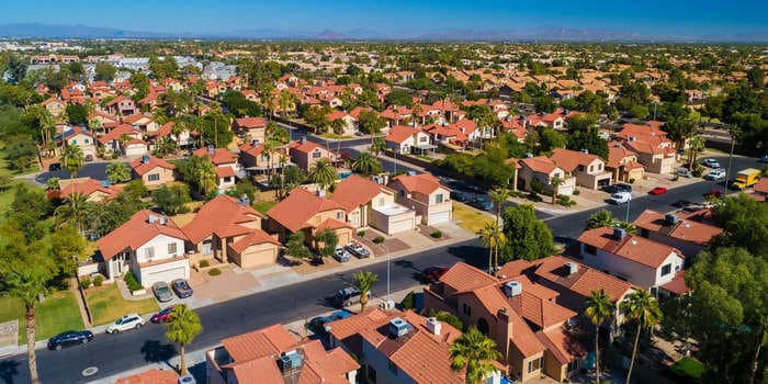 Mortgage refinancing surges nearly 20% in one week, MBA says