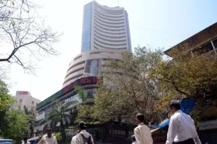 FIIs turn big buyers with Rs 20,000 cr of stocks in two weeks