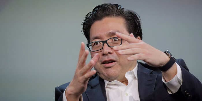 Mortgage rates could fall below 5% next year, emboldening US consumers and allowing banks to 're-liquify,' Fundstrat's Tom Lee says