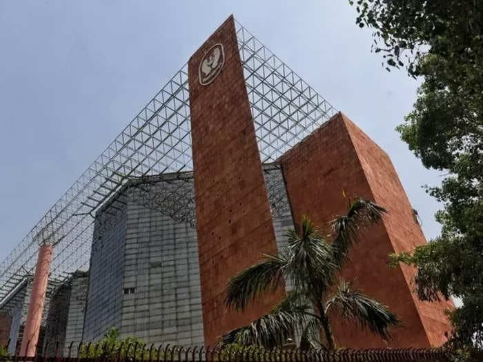 Govt grants one-time exemption to LIC to achieve 25% minimum public shareholding