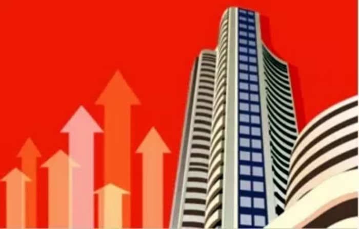 Sensex, Nifty trade flat after early gains, IT stocks take the lead