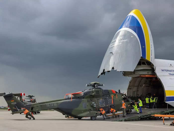 Russia destroyed the world's largest airplane, but its smaller sibling survives &mdash; meet the An-124