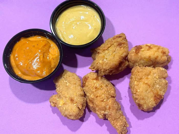 I tried Taco Bell's new chicken nuggets and think McDonald's and Chick-fil-A should be worried