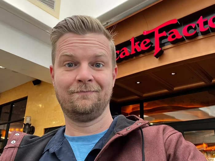 I went to Cheesecake Factory to see firsthand why it's a mainstay at so many successful malls