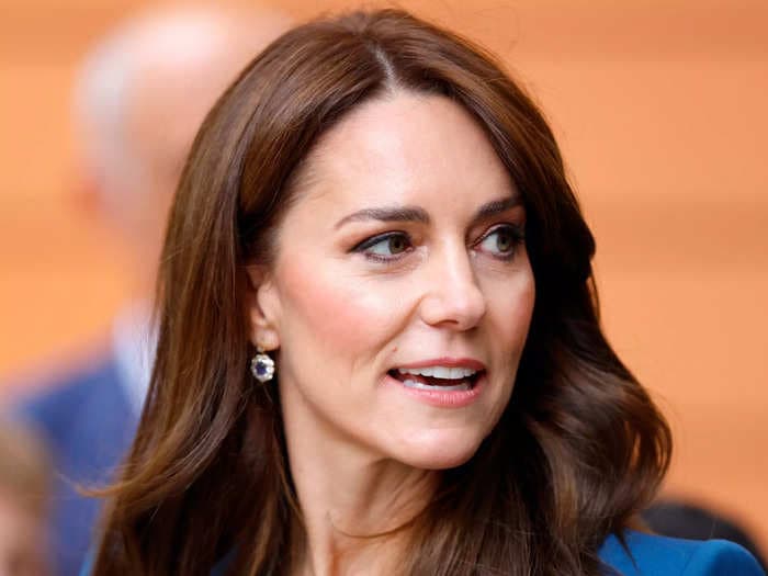 Kate Middleton will be hospitalized for up to 2 weeks after surgery, Kensington Palace announces