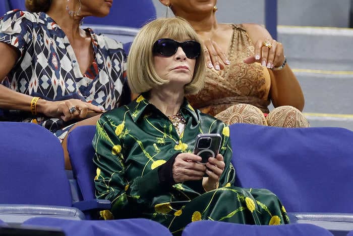 Anna Wintour kept her sunglasses on while firing Pitchfork staff, writer says