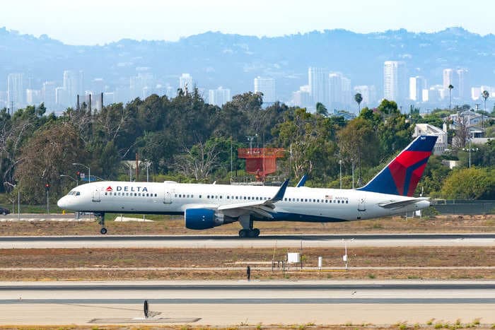 A fellow pilot told Boeing jet that its tire popped off before takeoff: 'It just rolled off the runway behind you' 