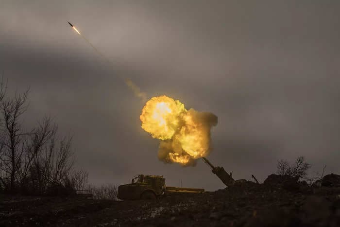 Ukraine needs different weapons to blunt Russia's artillery fire advantages because HIMARS aren't enough anymore, war experts say
