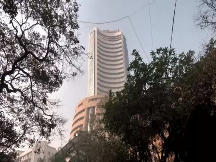 Sensex, Nifty close flat in choppy trade ahead of RBI policy decision