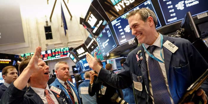 US stocks rise amid earnings, fresh Fed comments on rates