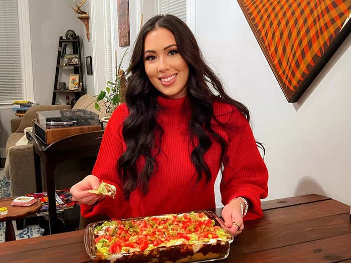 I made Rachael Ray's lucky 7-layer dip, and it's the perfect game-day appetizer 