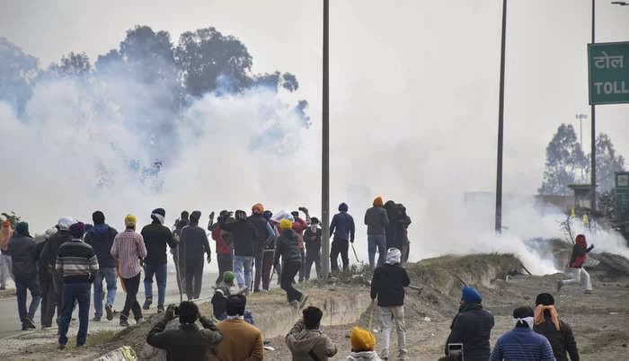 Protest march: Farmers break barricades, Haryana Police lobs teargas shells