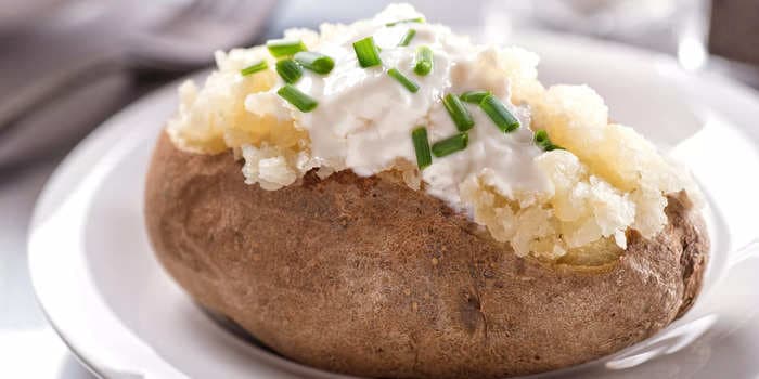 How to make baked potatoes in an air fryer