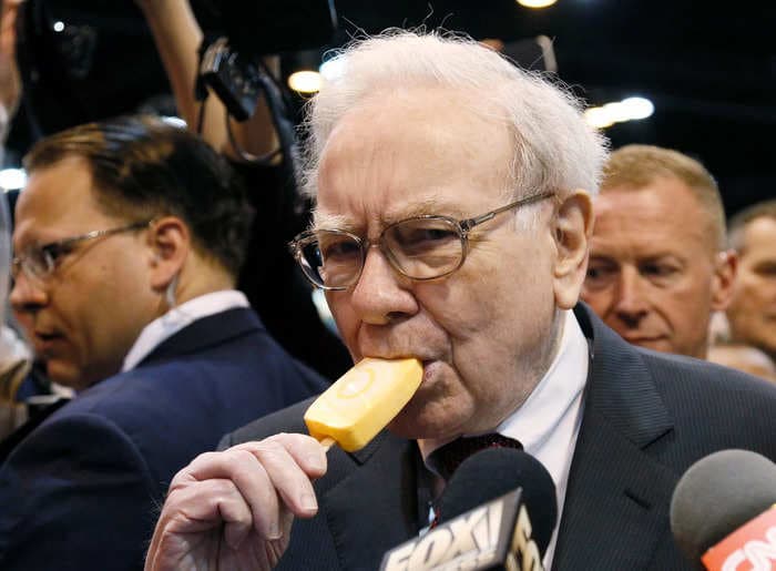 A 4,400,000% return and a $168 billion cash pile. Here are 6 juicy nuggets from Warren Buffett's new letter.