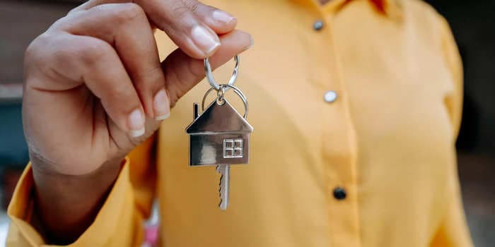 'If you see a home you love, don't wait': How homebuyers should react to falling mortgage rates, according to Realtor.com
