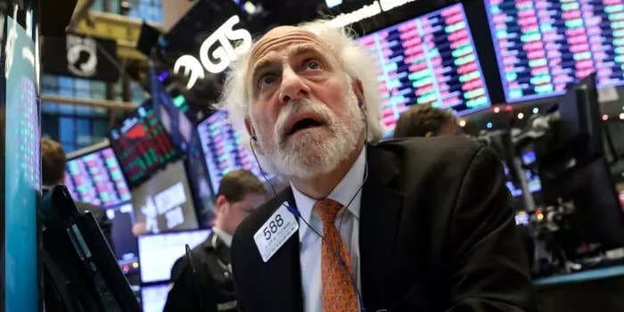 US stocks fall as investors brace for key PCE inflation report