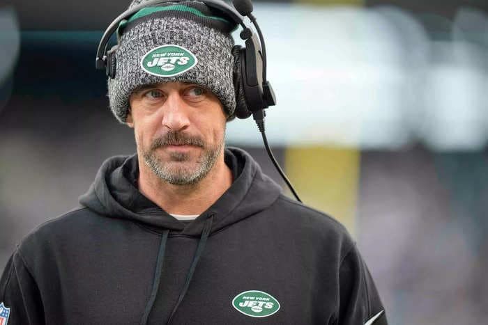 Robert Kennedy Jr. says he's seriously considering Jets QB Aaron Rodgers to be his running mate   