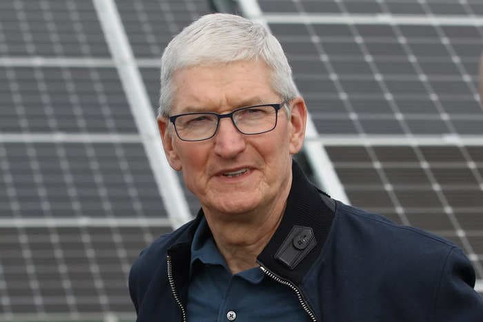 Tim Cook's comments about iPhone sales in China just cost Apple $490 million