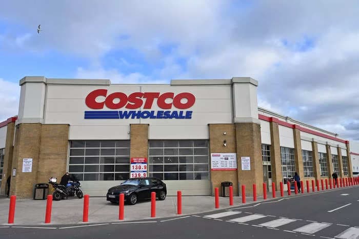 I've shopped at Costco for years. Here are my 6 tricks for getting the best deals.