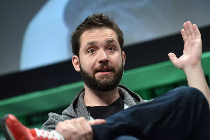 Reddit's co-founder is bickering with investors on the company's big IPO day