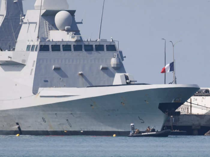 See the French warships defeating Houthi missile attacks