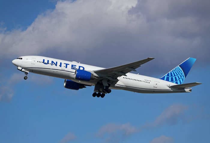7 taken to hospital after 'severe turbulence' on Newark-bound United Airlines flight      