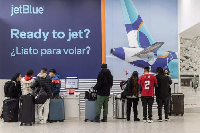 You're going to pay more to check a bag on JetBlue this summer