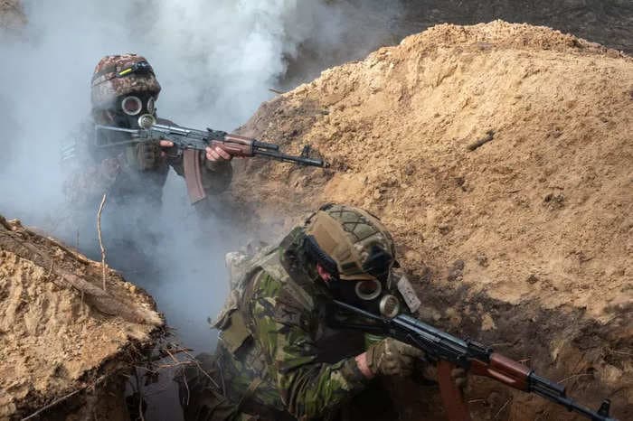 Russia is using chemical weapons against Ukrainian troops to create panic before it attacks: report