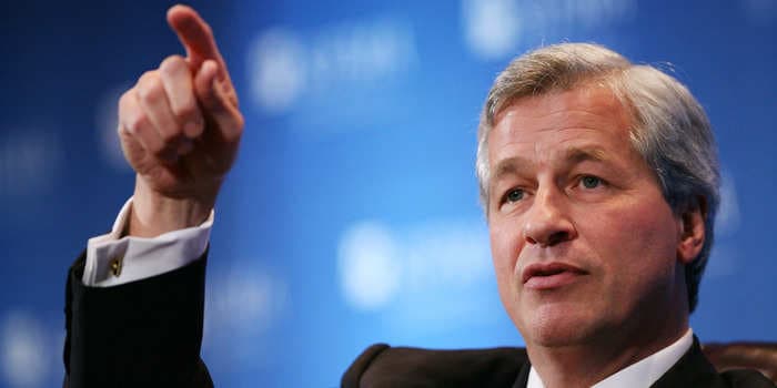 JPMorgan's Jamie Dimon warns the world is on fire &mdash; and plenty of people are way too bullish