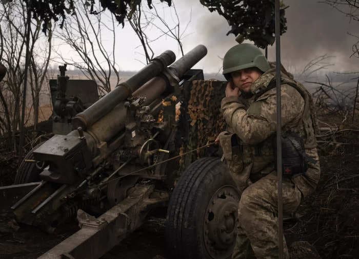 Ukrainian forces were 'crushing' in Avdiivka until Russian artillery started outfiring them roughly 20 times over, American volunteer says