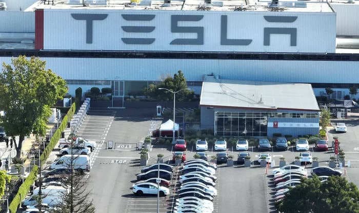 Tesla is laying off more than 10% of its workforce, memo shows 