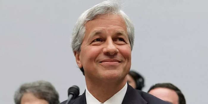 Jamie Dimon made $183 million from selling JPMorgan stock