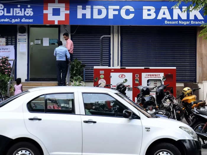 HDFC Bank shares decline over 1%, market cap erodes ₹14,434 crore