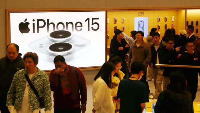 Apple sinks to 3rd place in China as iPhone sales slide