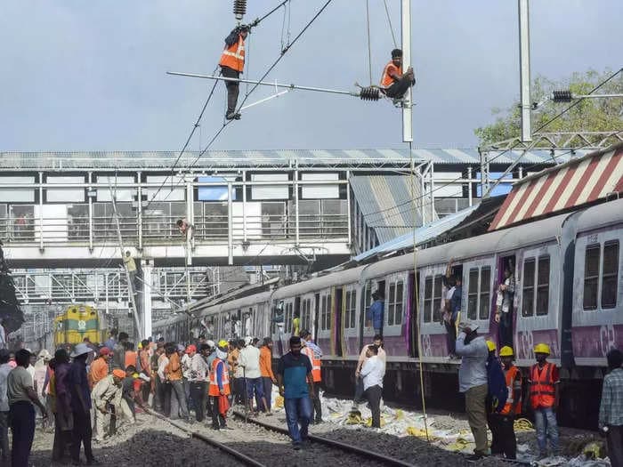 Mumbai: Central Railway starts 63-hour mega block, commuters face delay, rush on local train