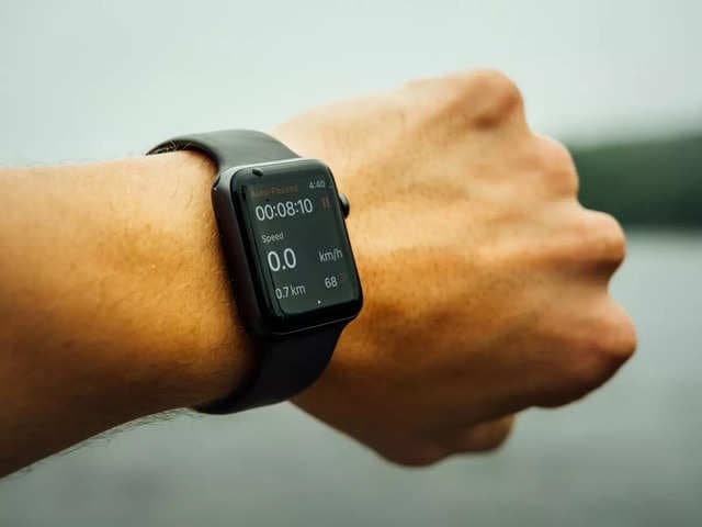 Indian smartwatch shipments remain flat in Q1 2024, annual shipments expected to end in a decline