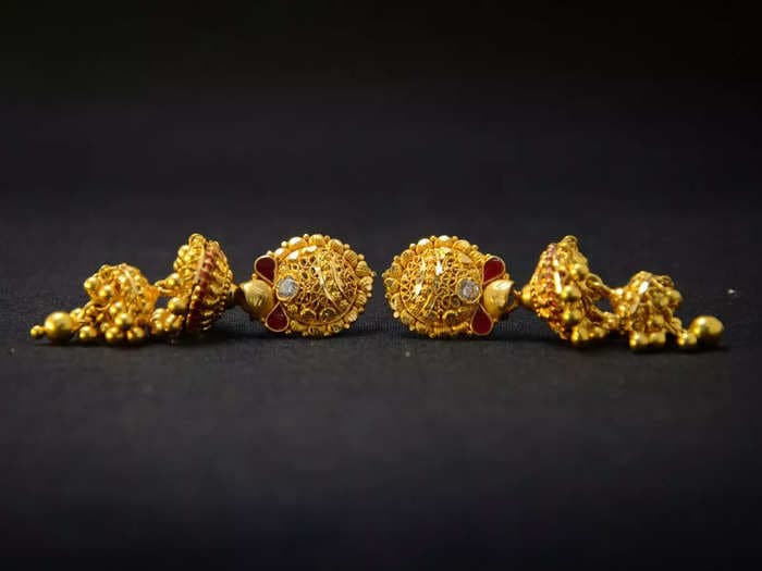 India imposes restrictions on certain studded gold jewellery imports