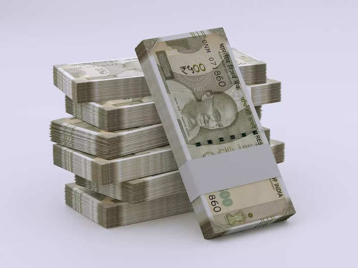 Rupee rises 7 paise to 83.48 against US dollar in early trade