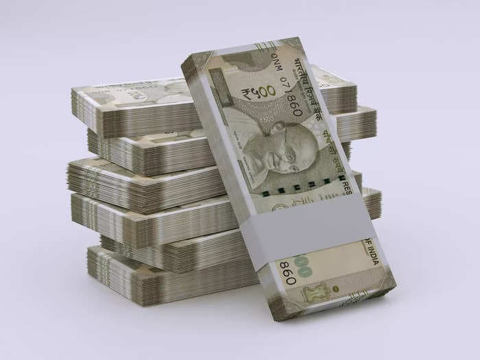 Rupee falls 1 paisa to close at 83.50 against US dollar
