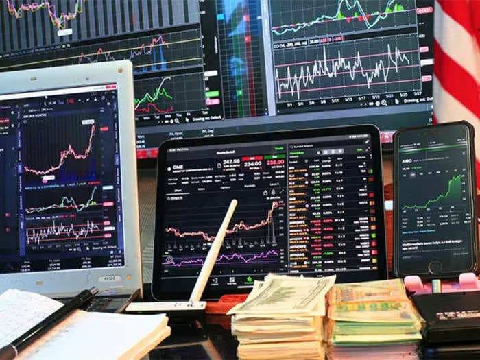 Stock market closing: Auto, IT, Media sectors close in red, Asian Paints, SBI Life amongst top gainers