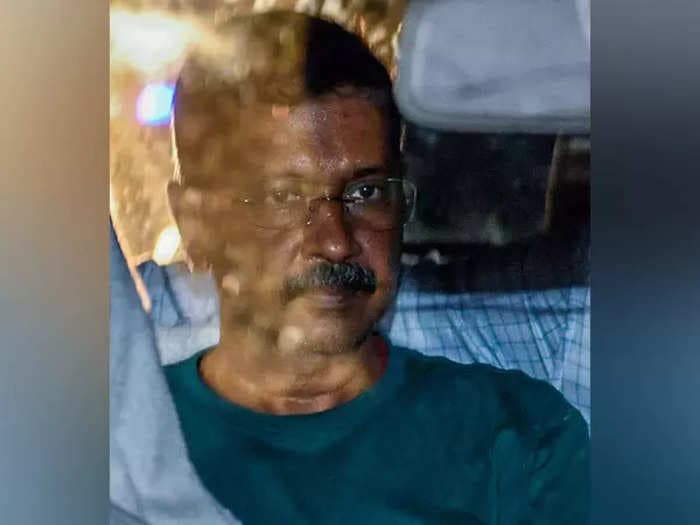 Supreme Court grants interim bail to Kejriwal, refers legal questions on arrest by ED to larger bench