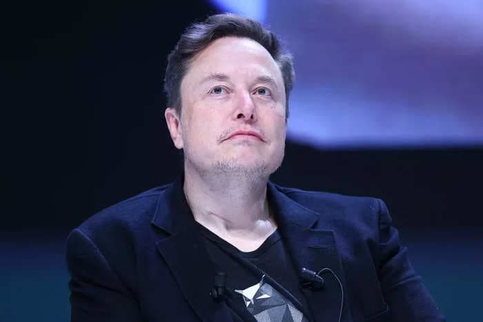 Elon Musk denies he volunteered his sperm to help start a Martian colony