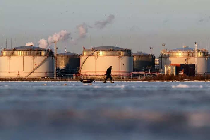 Russian oil exports drop to lowest in 7 months amid OPEC cuts and sanctions