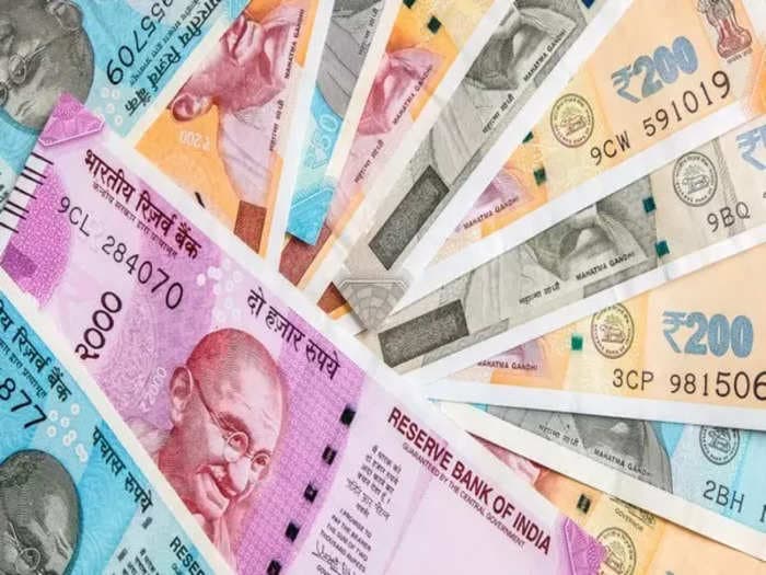 Rupee recovers from all-time low, rises 9 paise to 83.69/USD in early trade