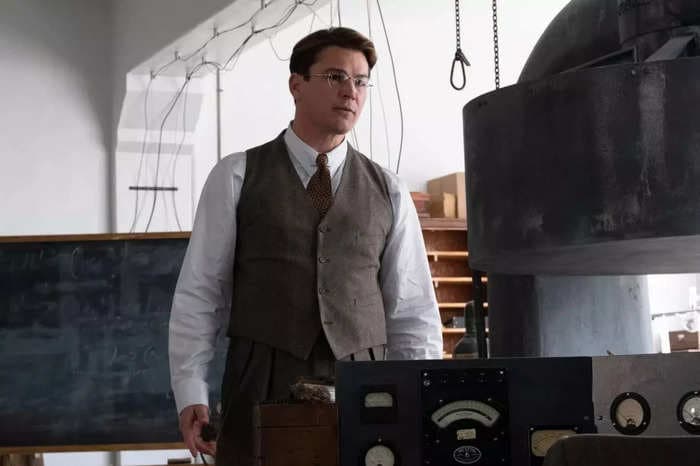 Matt Damon kept telling Josh Harnett he'd regret gaining 30 pounds for 'Oppenheimer:' 'You're never gonna get that off again'