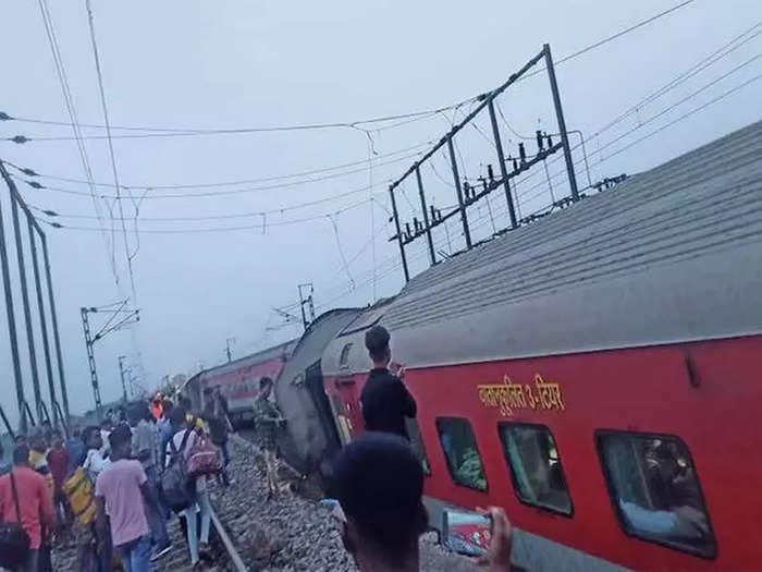 Two killed, 20 injured as 18 coaches of Howrah-Mumbai Mail derailed in Jharkhand