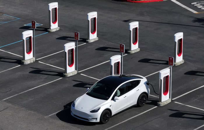 Tesla is having trouble wooing new EV shoppers