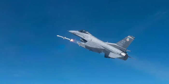 Here's what American air-to-air missiles can do for Ukraine's new F-16s against the Russians 