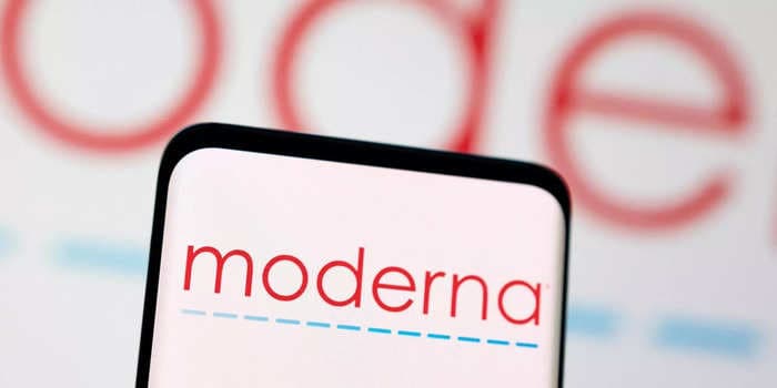 Moderna stock tumbles 21% as earnings show people aren't getting as many COVID shots